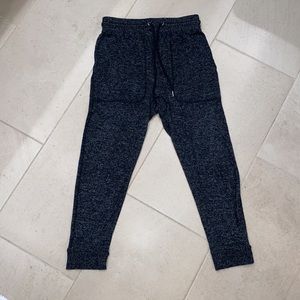 NWOT- URBAN OUTFITTERS CROPPED JOGGERS